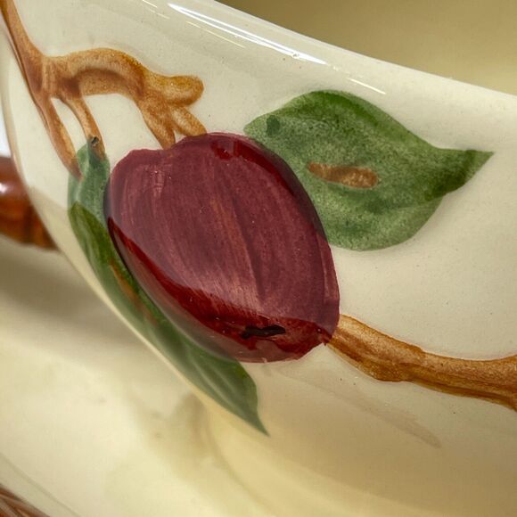 Vintage Franciscan Apple Gravy Boat w/ Attached Plate USA Dinnerware Ceramic - Picture 8 of 9